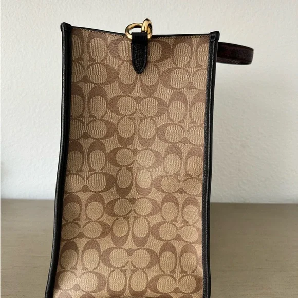 Coach x Basquiat Brown Signature Canvas Tote - Picture 3 of 6